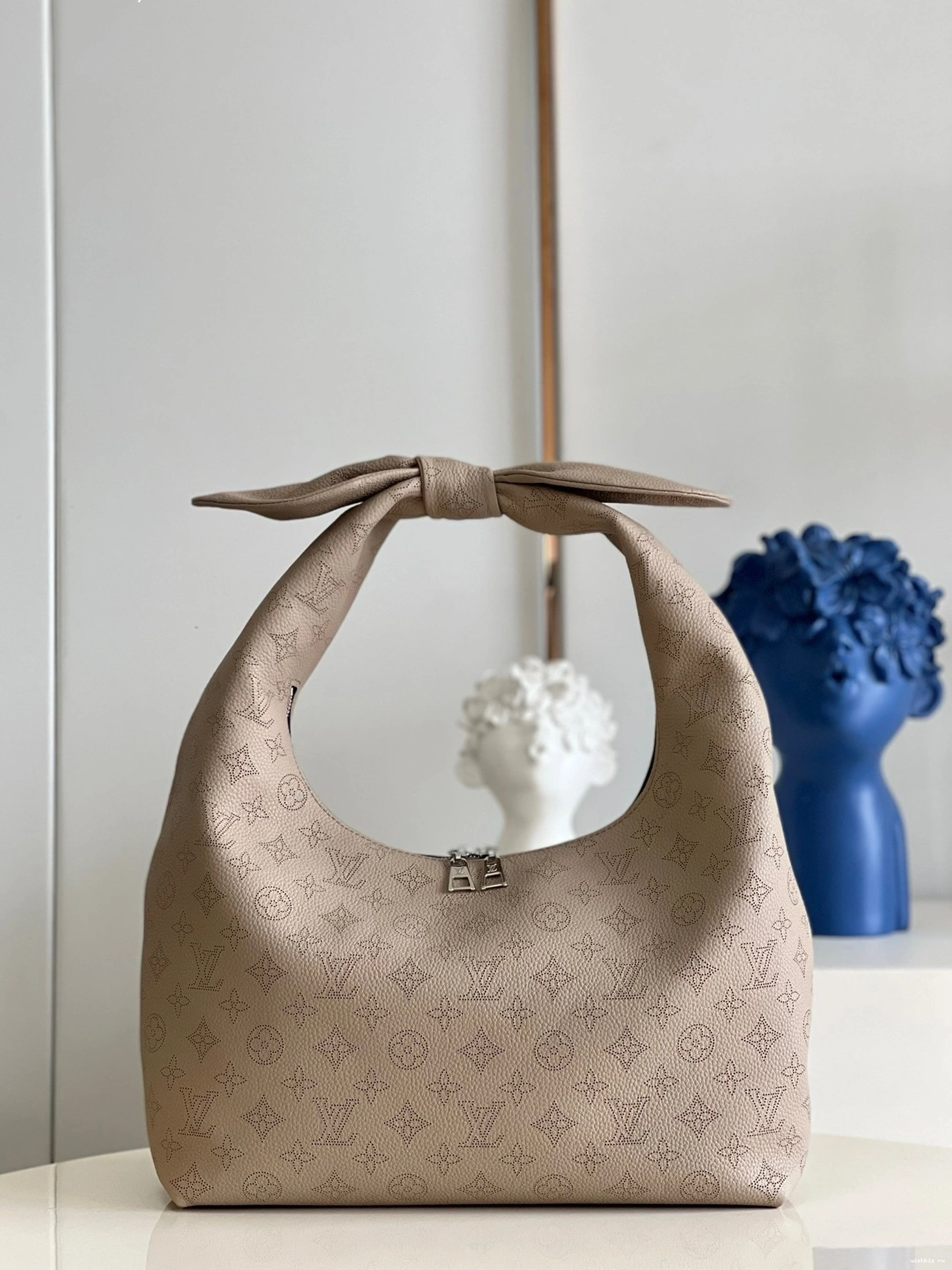 WIS WHY KNOT LOUIS VUITTON 1211